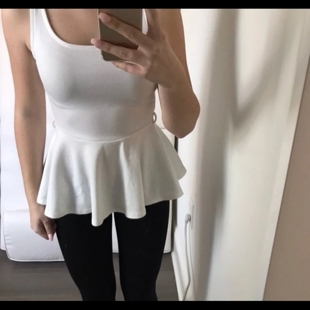White top - Picture 2 of 4
